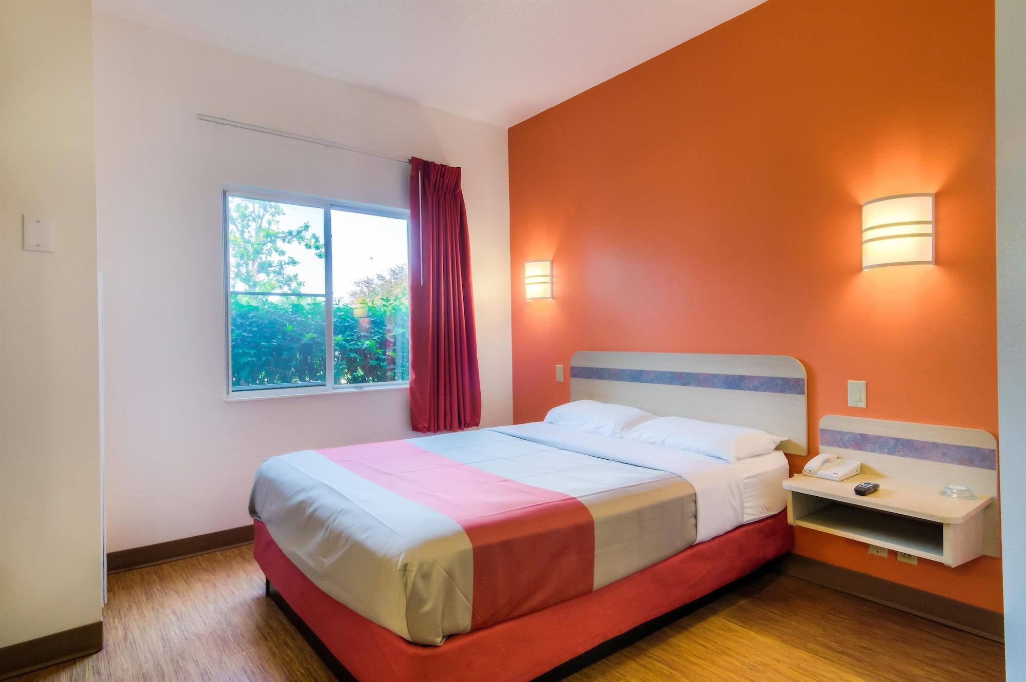 Hotel 6-owensboro, Ky